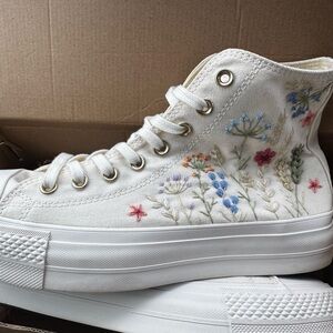 New Converse White Floral Embroidered High-Tops With Platforms Women's 11